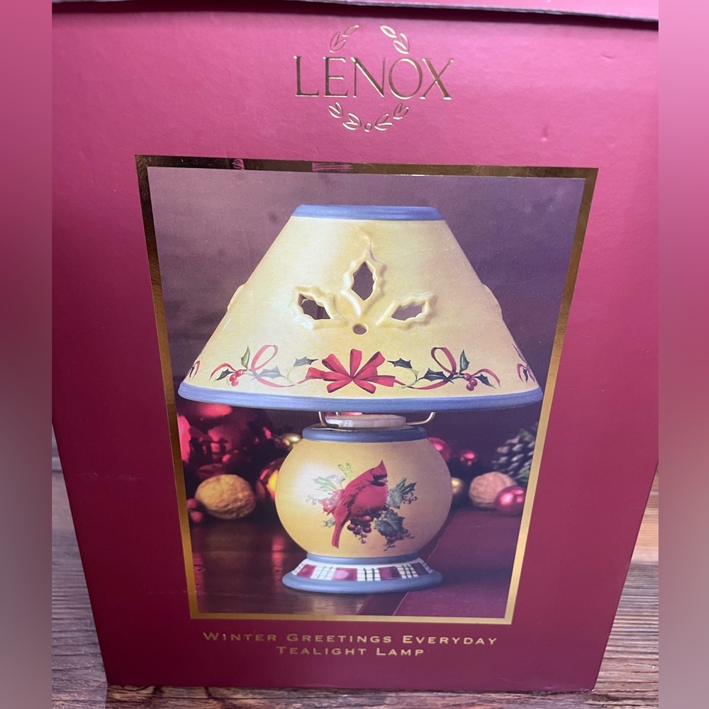 NEW LENOX Winter Greetings Tea Light Lamp Votive Candle Christmas Cardinal